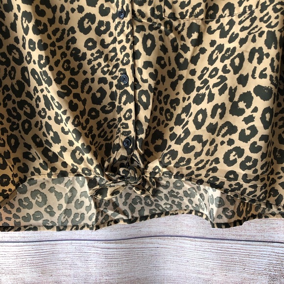Sanctuary Leopard Print Short Sleeve Tie Front Top - Picture 3 of 8